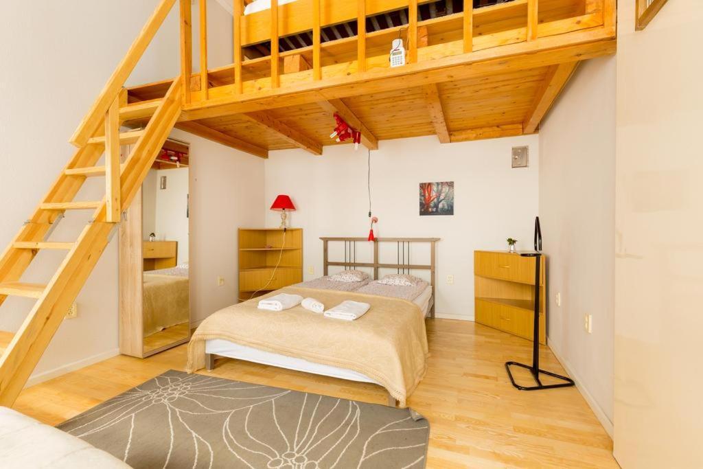 Szentkiralyi 5 - Double Basic In The City Center - Self-Check-In Будапешт Экстерьер фото