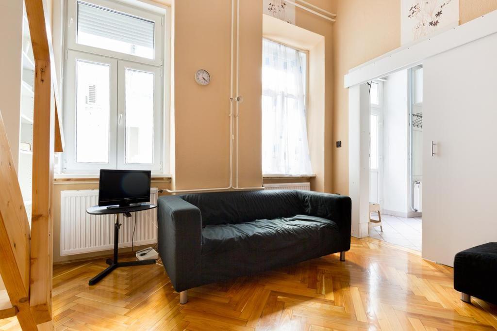 Szentkiralyi 5 - Double Basic In The City Center - Self-Check-In Будапешт Экстерьер фото