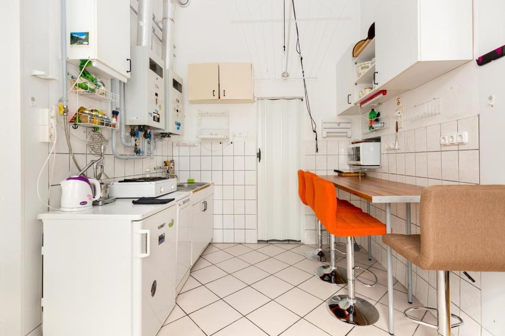 Szentkiralyi 5 - Double Basic In The City Center - Self-Check-In Будапешт Экстерьер фото