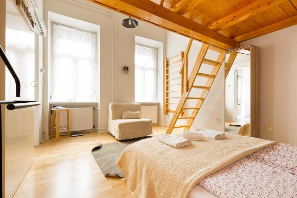 Szentkiralyi 5 - Double Basic In The City Center - Self-Check-In Будапешт Экстерьер фото