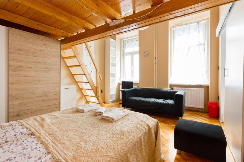 Szentkiralyi 5 - Double Basic In The City Center - Self-Check-In Будапешт Экстерьер фото