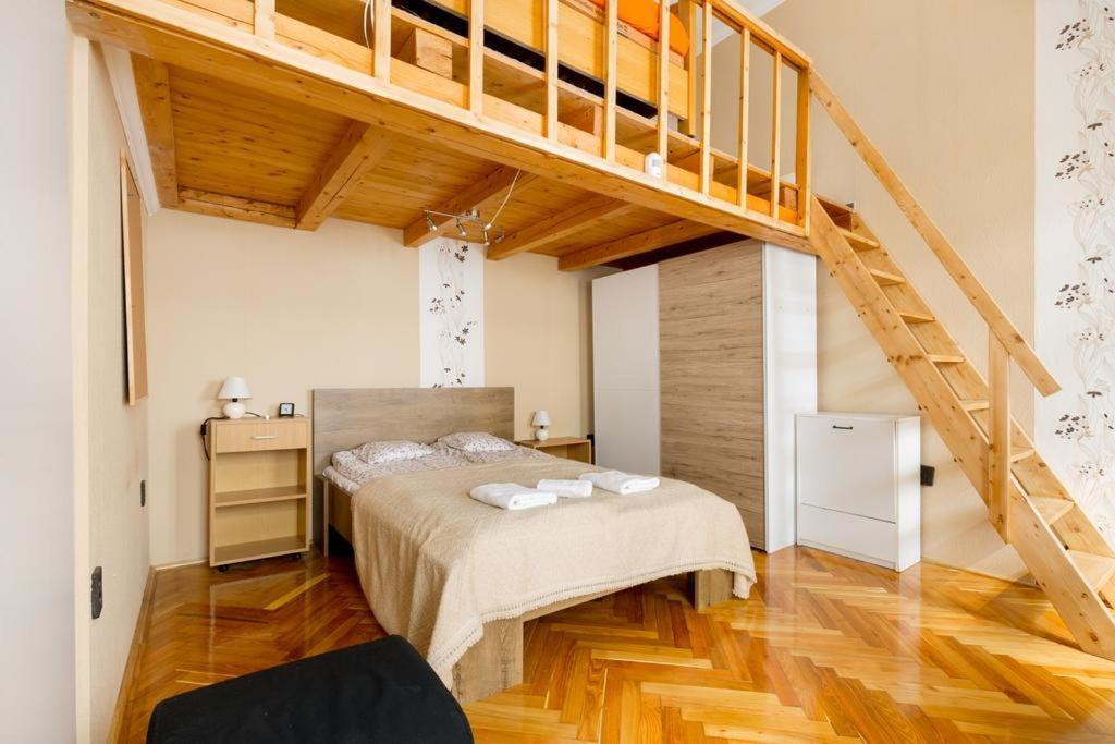 Szentkiralyi 5 - Double Basic In The City Center - Self-Check-In Будапешт Экстерьер фото