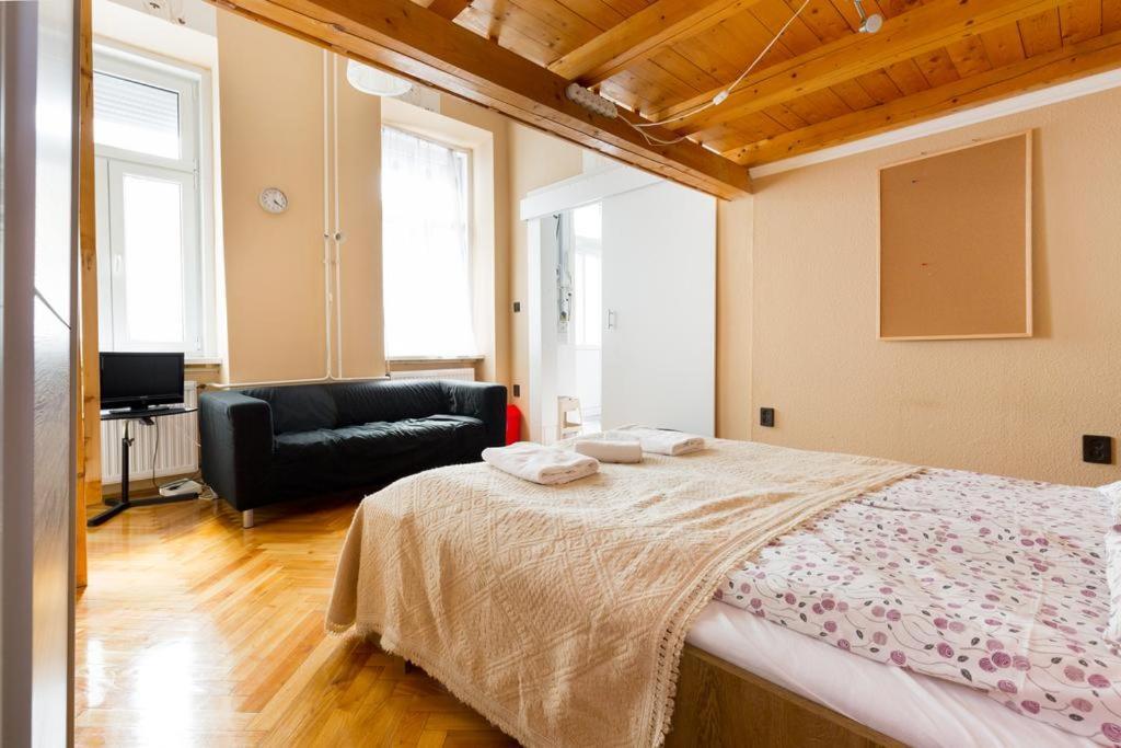 Szentkiralyi 5 - Double Basic In The City Center - Self-Check-In Будапешт Экстерьер фото