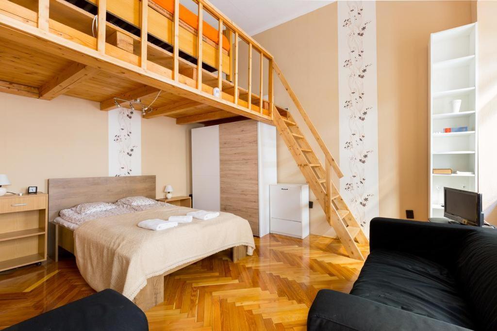 Szentkiralyi 5 - Double Basic In The City Center - Self-Check-In Будапешт Экстерьер фото